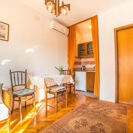 Antic 4255 Guest house Selce
