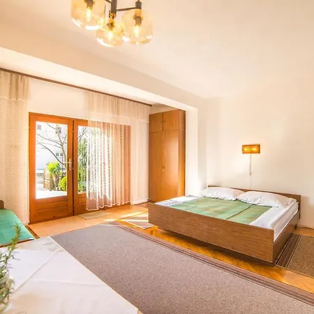 Antic 4255 Guest house Selce