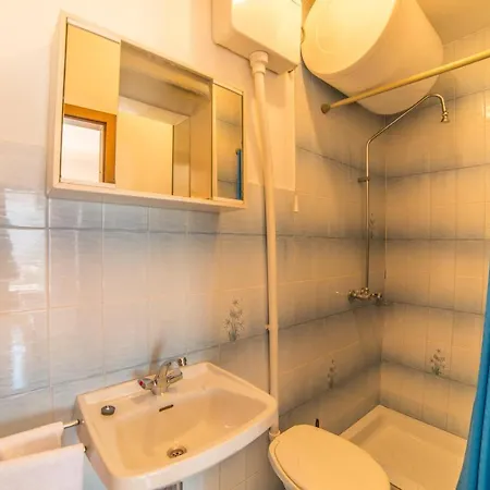 Antic 4255 Guest house