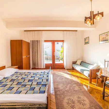 게스트하우스 Antic 4255 3*