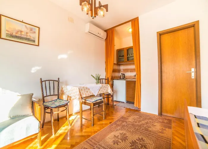 Antic 4255 Gasthuis Selce